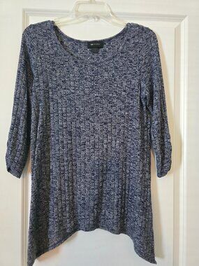 A-symetrical 3/4 sleeved sweater